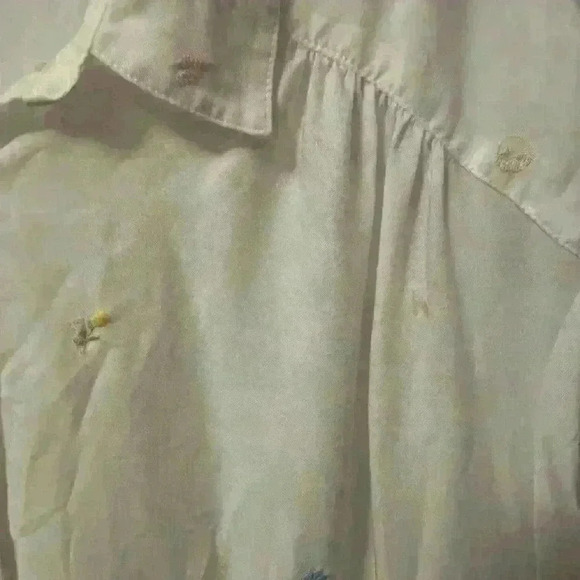 TORRID women’s white short sleeve button up with stitched embroidery.  Size 1X - Picture 4 of 5